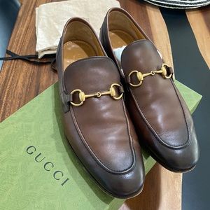 GUCCI JORDAAN MENS LEATHER LOAFER
